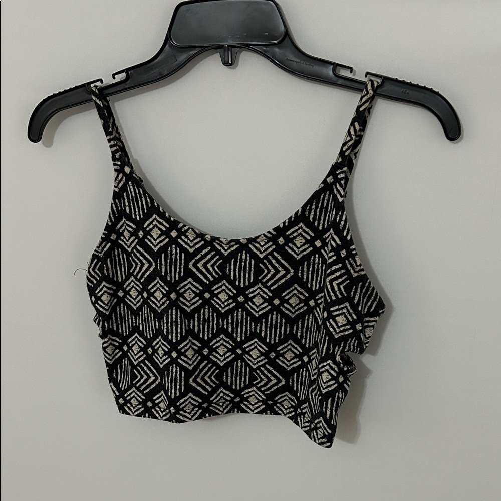 Forever 21 Black and Cream Patterned Crop Top